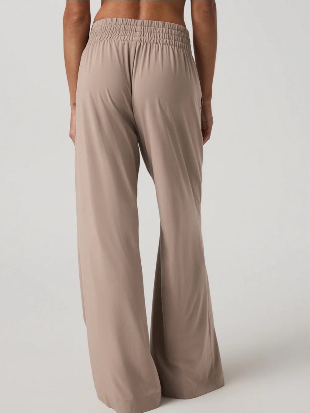 Vuori Villa Wide Leg Pant in Sorrel Brown - Picture 6 of 9